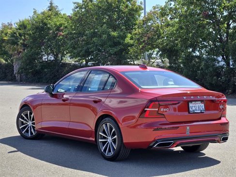 Used 2022 Volvo S60 B5 Momentum image 6