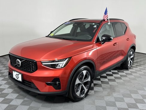 Certified 2023 Volvo XC40 B5 Plus w/ Climate Package image 12