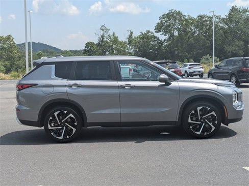 Used 2023 Mitsubishi Outlander SE image 4