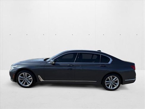 Used 2016 BMW 750i xDrive image 9
