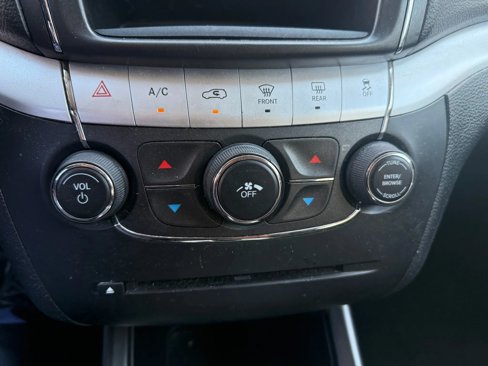 Used 2016 Dodge Journey SE image 9