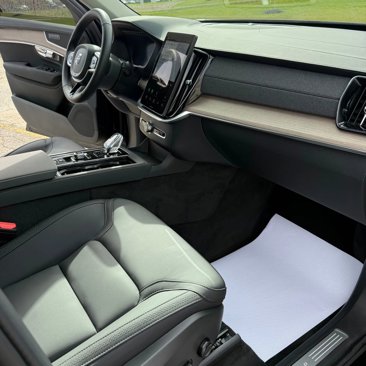Used 2025 Volvo XC90 B6 Plus image 13