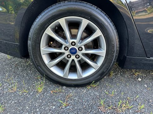 Used 2017 Ford Fusion SE w/ Fusion SE Technology Package image 38