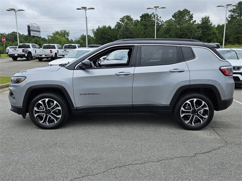 Used 2024 Jeep Compass Limited image 5