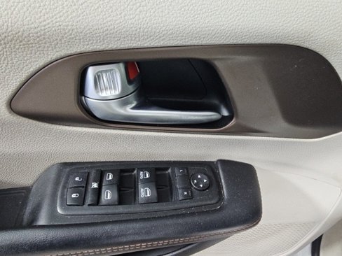 Certified 2017 Chrysler Pacifica Touring-L image 12