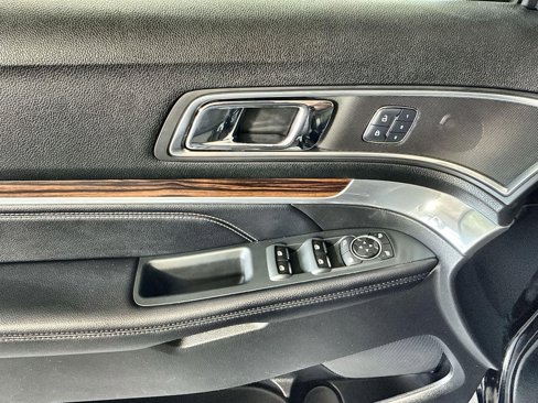 Used 2018 Ford Explorer Limited image 15