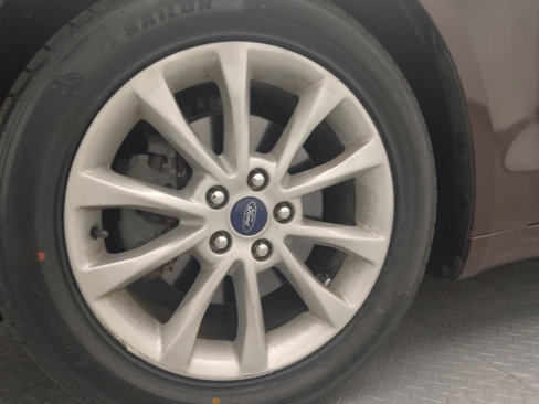 Used 2017 Ford Fusion SE w/ Fusion SE Technology Package image 31
