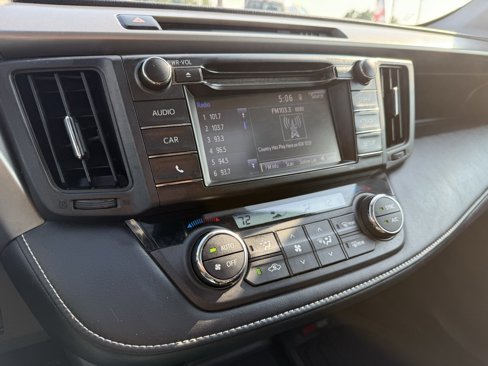 Used 2018 Toyota RAV4 XLE image 17