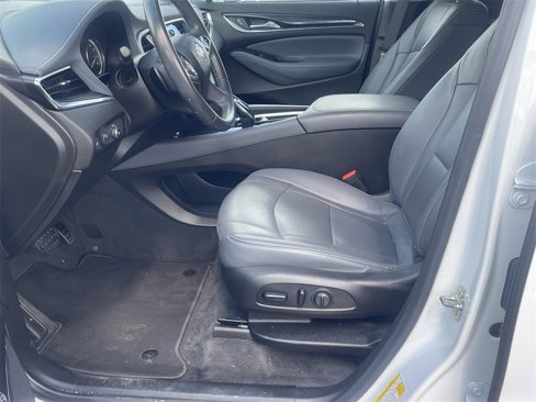 Used 2020 Buick Enclave Essence image 13