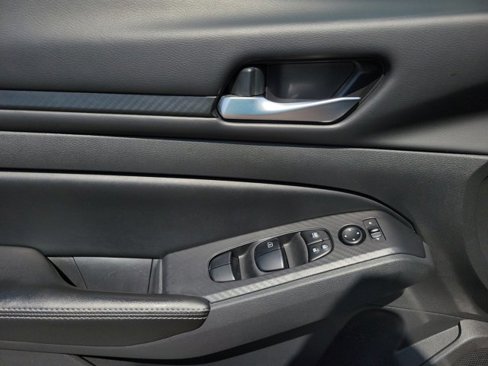 Used 2024 Nissan Altima 2.5 SV image 8