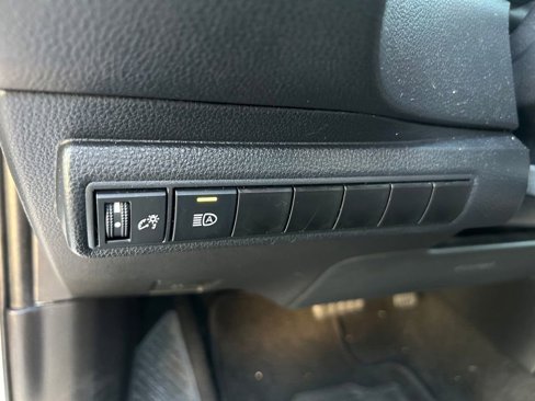 Used 2021 Toyota Corolla LE image 17