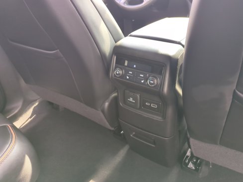Used 2022 GMC Acadia AT4 w/ Preferred Package image 32