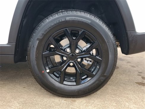 New 2025 Jeep Grand Cherokee Altitude image 8