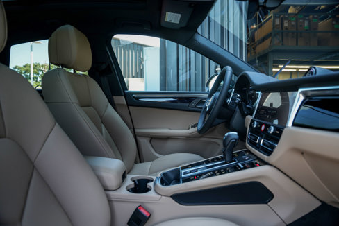 Certified 2025 Porsche Macan image 33