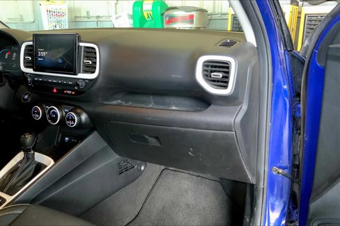 Used 2023 Hyundai Venue Limited image 17