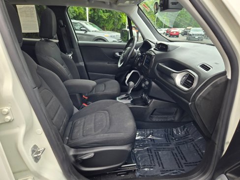 Used 2020 Jeep Renegade Latitude w/ Cold Weather Group image 6