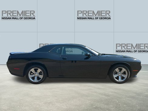 Used 2019 Dodge Challenger SXT image 4