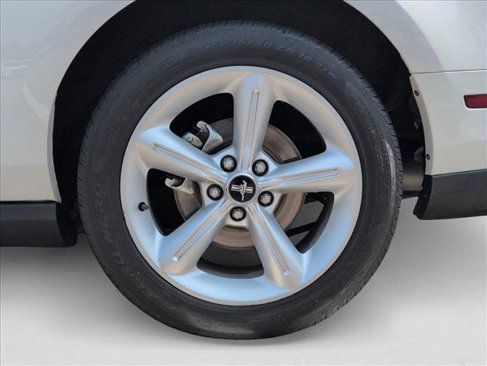 Used 2010 Ford Mustang GT Premium image 22
