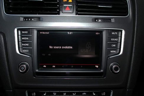 Used 2016 Volkswagen e-Golf SE image 24