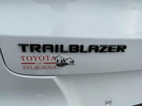 Used 2021 Chevrolet TrailBlazer RS w/ Sun and Liftgate Package image 11