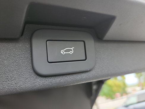 New 2025 Land Rover Discovery S image 16