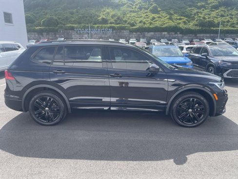 Certified 2022 Volkswagen Tiguan SE R-Line image 5