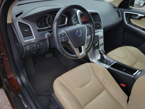 Used 2017 Volvo XC60 T5 Dynamic w/ Preferred Option Package image 3