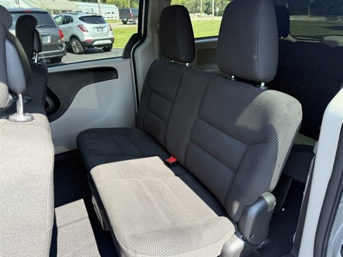 Used 2020 Dodge Grand Caravan SE w/ UConnect Hands-Free Group image 28