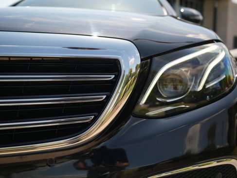 Certified 2019 Mercedes-Benz E 300 4MATIC image 12
