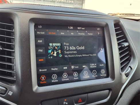 Used 2019 Jeep Cherokee Trailhawk w/ Cold Weather Group image 17