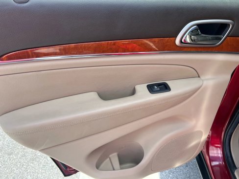 Used 2013 Jeep Grand Cherokee Overland image 20
