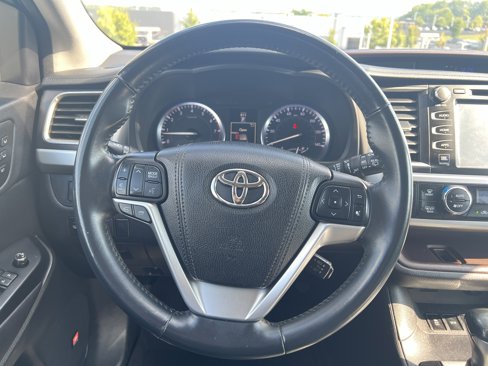 Used 2016 Toyota Highlander Limited image 18