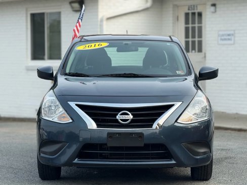 Used 2016 Nissan Versa SV image 2