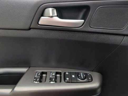 Used 2017 Kia Sportage LX image 8