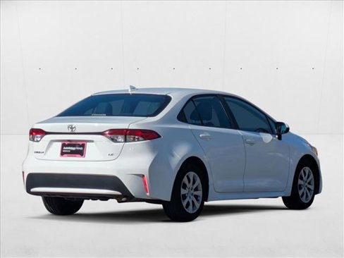 Used 2021 Toyota Corolla LE image 5
