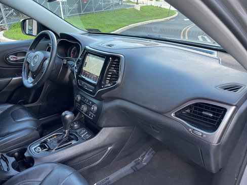Used 2019 Jeep Cherokee Limited image 42