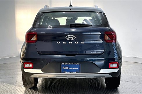 Used 2023 Hyundai Venue Limited image 4