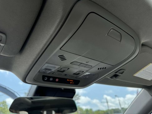 Certified 2021 Cadillac XT4 Luxury w/ Cold Weather Package image 18