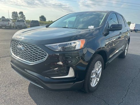 Used 2024 Ford Edge SEL image 4