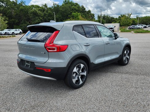 New 2025 Volvo XC40 B5 Core w/ Climate Package image 7