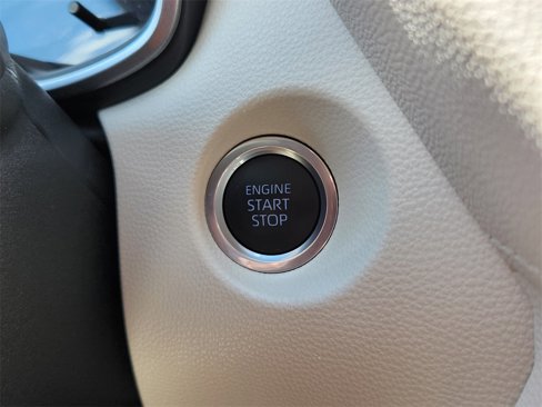 Used 2022 Toyota Corolla Cross XLE image 28