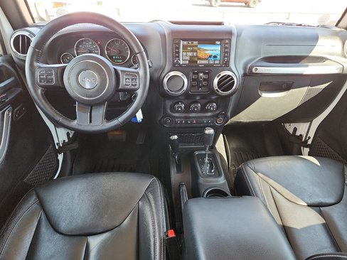 Used 2015 Jeep Wrangler Unlimited Sahara w/ Connectivity Group image 10