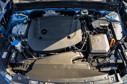 Certified 2023 Volvo XC40 B5 Plus w/ Driver Assist Package image 17
