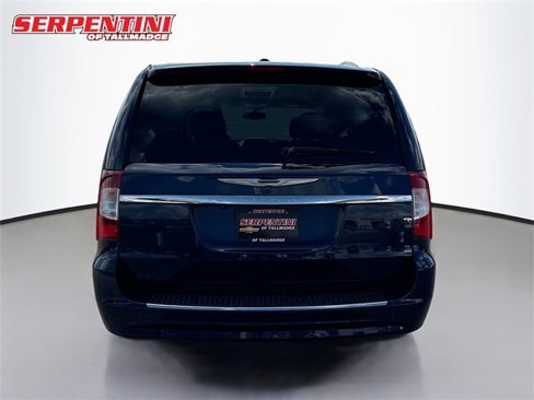 Used 2014 Chrysler Town & Country Touring-L image 8