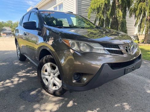 Used 2014 Toyota RAV4 LE image 2