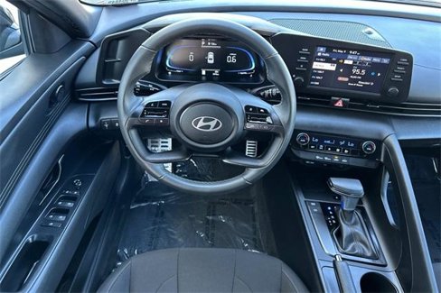Used 2025 Hyundai Elantra Sport image 15