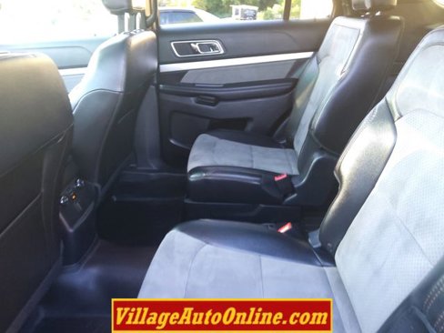 Used 2017 Ford Explorer XLT w/ Equipment Group 202A image 24