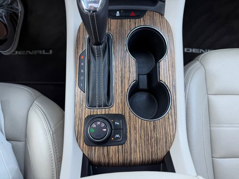 Used 2019 GMC Acadia Denali image 27