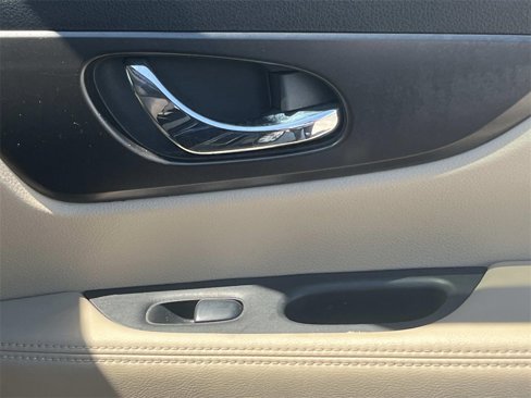 Used 2015 Nissan Rogue SV image 17