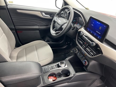 Used 2021 Ford Escape SE w/ SE Sport Appearance Package image 26